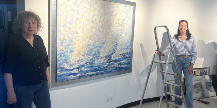 La UMH y la Fundación Jorge Alió inauguran una exposición inédita que reúne 30 años de arte femenino y salud visual