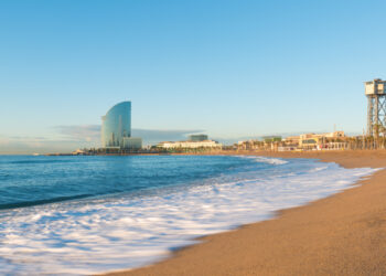 L 101325 las 12 playas de espana que han perdido este ano su distintivo de bandera a