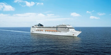 L 101815 msc suma presencia en tarragona con su megabarco msc orchesta y dispara esc