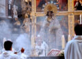 Valencia abarrota la Catedral en el Día de la "Geperudeta", un domingo de fervor y multitudes