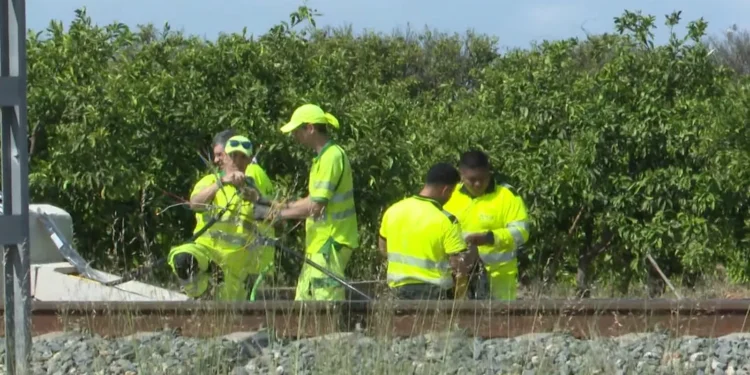 Nuevo robo de cable entre La Pobla Llarga y Alzira provoca retrasos en la línea C2 de Cercanías 1 Nuevo robo de cable entre La Pobla Llarga y Alzira provoca retrasos en la línea C2 de Cercanías