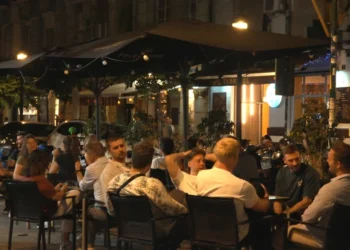 Russafa vive su primer fin de semana como Zona Acústicamente Saturada entre críticas vecinales y protestas hosteleras 14 Russafa ruzafa