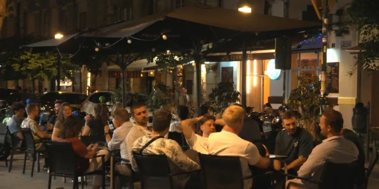 Russafa vive su primer fin de semana como Zona Acústicamente Saturada entre críticas vecinales y protestas hosteleras 1 Russafa ruzafa