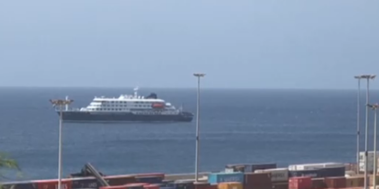 Una valenciana, a bordo del crucero afectado por hantavirus rumbo a Canarias