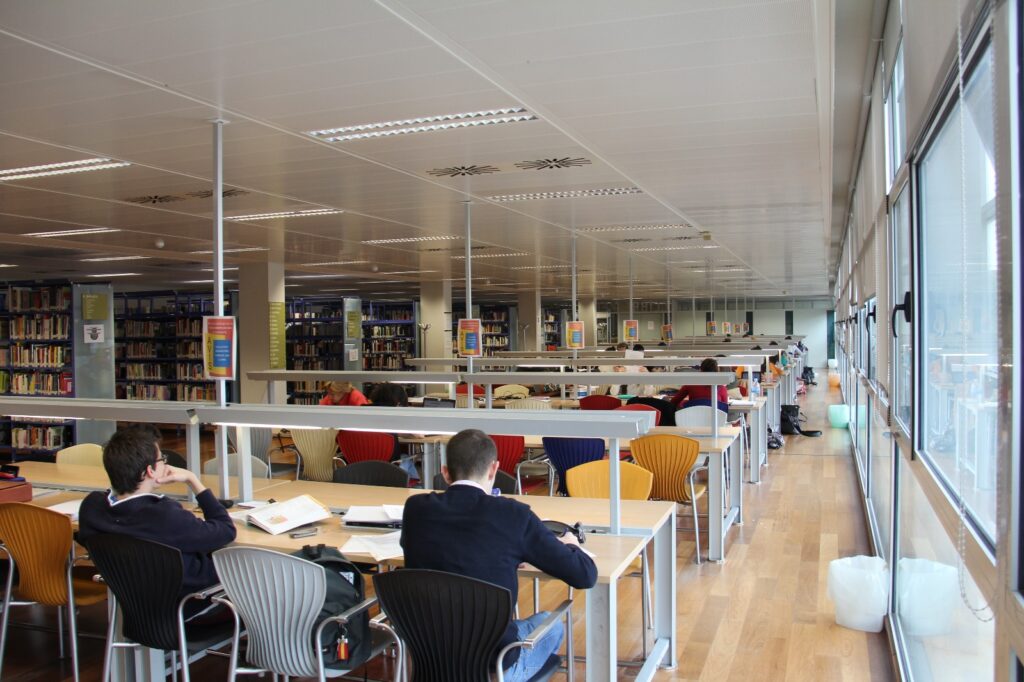 Torrent amplia el horario de sus bibliotecas hasta las 3 de la madrugada por los examenes 4
