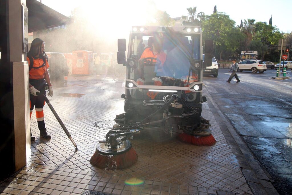 Valencia activa el Plan Intensivo de Limpieza de Verano con actuaciones especiales cada sábado 7 Valencia activa un plan intensivo de limpieza 6