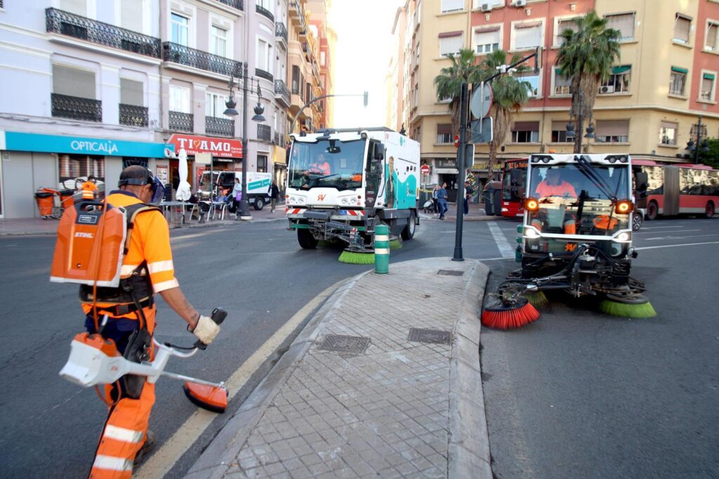 Valencia activa el Plan Intensivo de Limpieza de Verano con actuaciones especiales cada sábado 8 Valencia activa un plan intensivo de limpieza 7