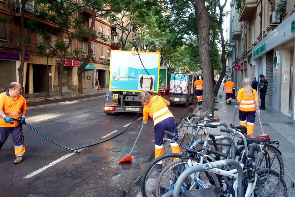 Valencia activa el Plan Intensivo de Limpieza de Verano con actuaciones especiales cada sábado 9 Valencia activa un plan intensivo de limpieza 8