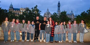 Valencia vibró con la «mascletà» aérea que resarció a la Pirotecnia Zaragozana