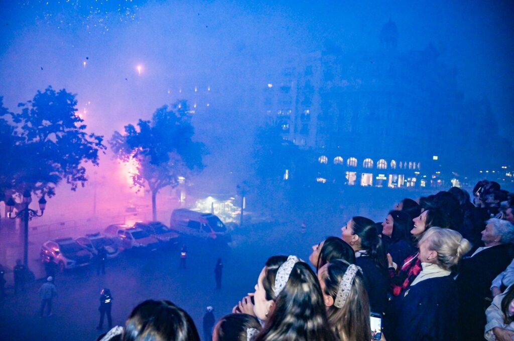 Valencia vibro con la mascleta aerea que resarcio a la Pirotecnia Zaragozana 2