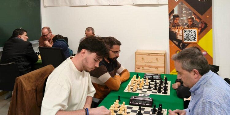 Russafa impulsa el primer torneo profesional de ajedrez de barrio en Valencia