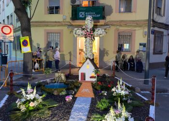 La Junta de Festes Verge dels Desamparats guanya el Concurs de les Creus de Maig de Lo Rat Penat