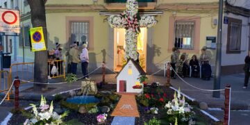 La Junta de Festes Verge dels Desamparats guanya el Concurs de les Creus de Maig de Lo Rat Penat
