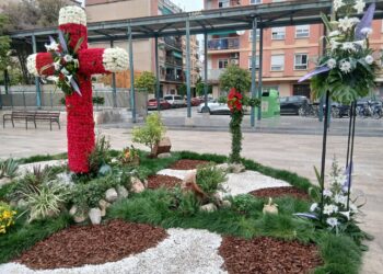 Valencia jardi de flors: cerca de un centenar de cruces florales adornan calles y plazas de la Ciudad