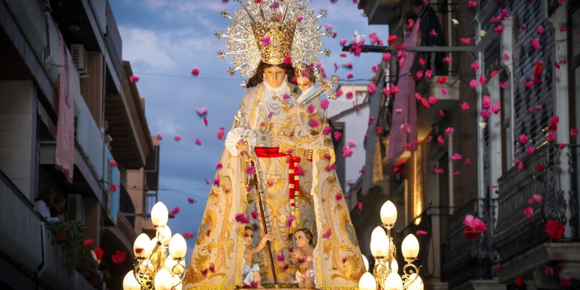 Torrent y su Patrona: Un fin de semana de fervor y devoción multitudinaria a la Mare de Deu dels Desamparats