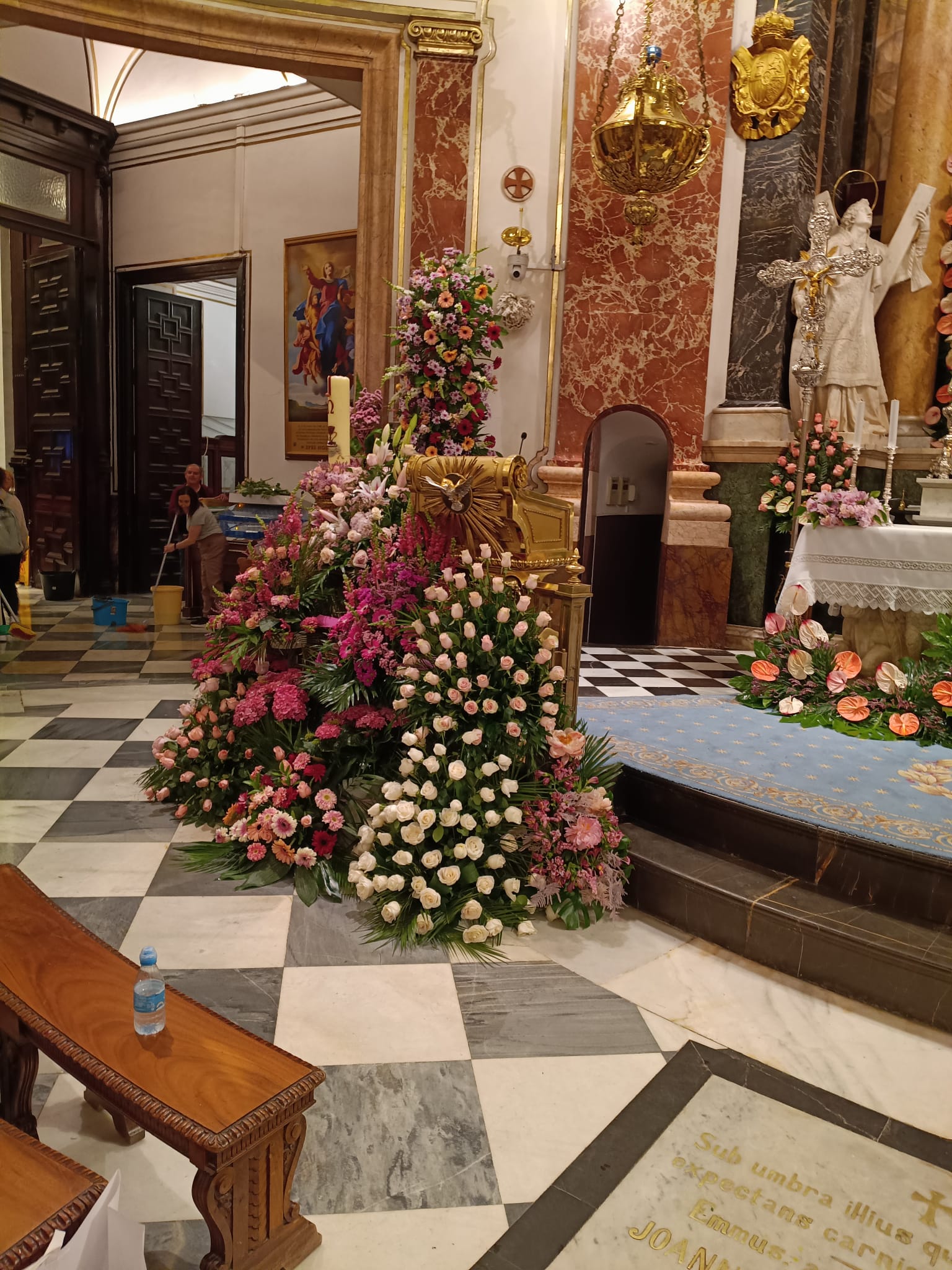 La Basílica de Valéncia se convierte en un jardín por la Fiesta del Florista 2026 2 WhatsApp Image 2026 05 14 at 09.40.25