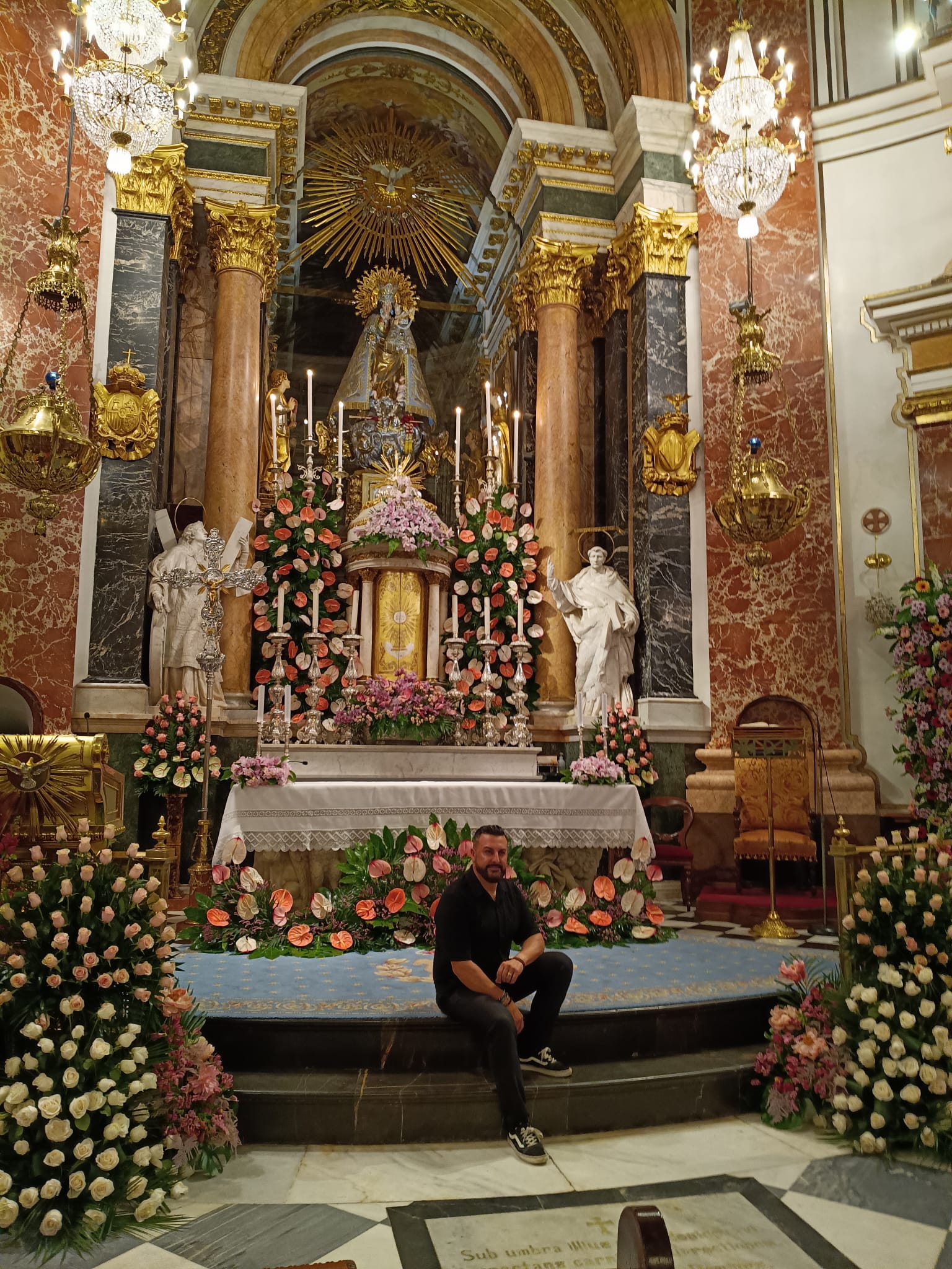 La Basílica de Valéncia se convierte en un jardín por la Fiesta del Florista 2026 17 WhatsApp Image 2026 05 14 at 09.47.49