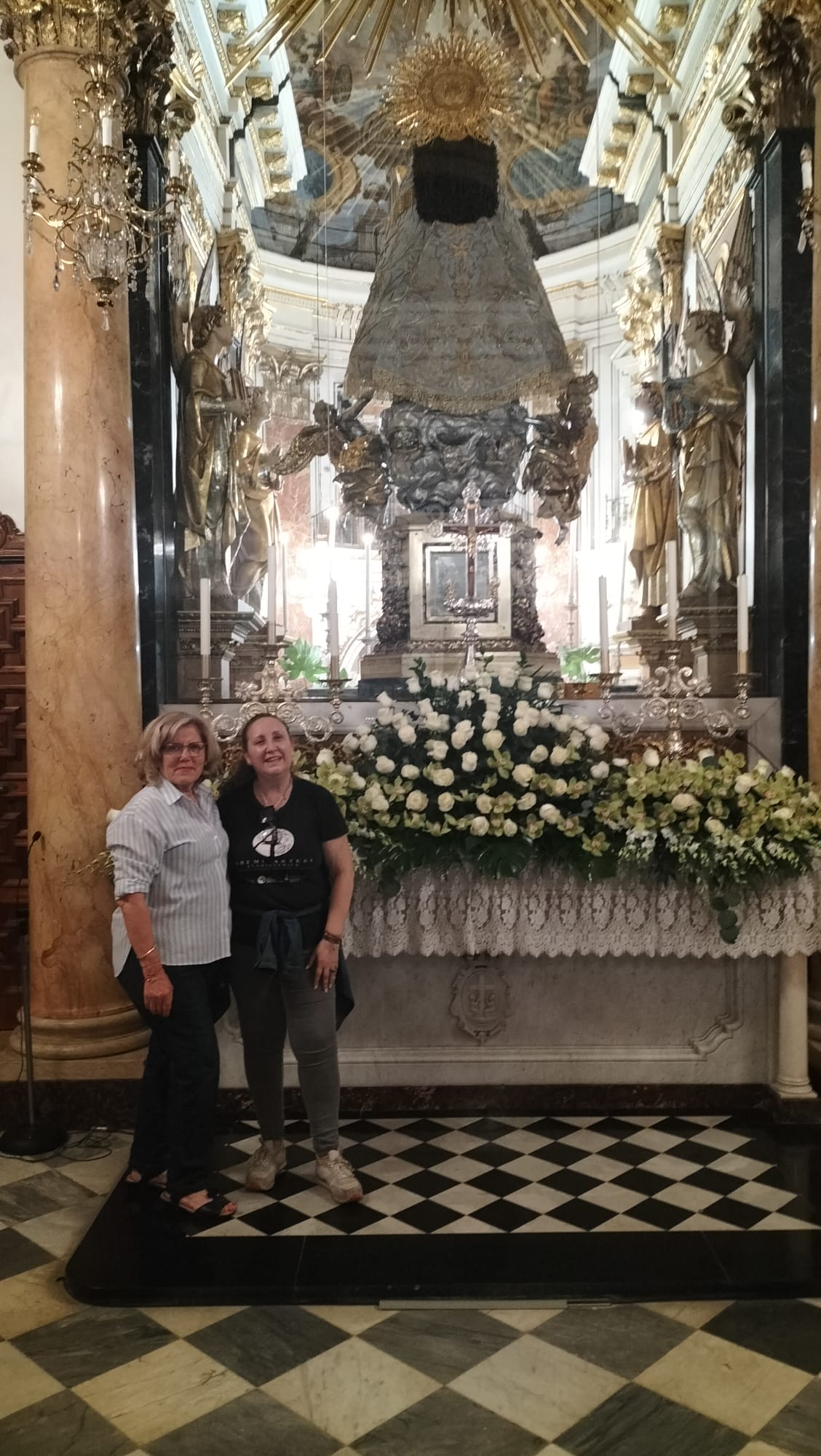 La Basílica de Valéncia se convierte en un jardín por la Fiesta del Florista 2026 9 WhatsApp Image 2026 05 14 at 09.49.564