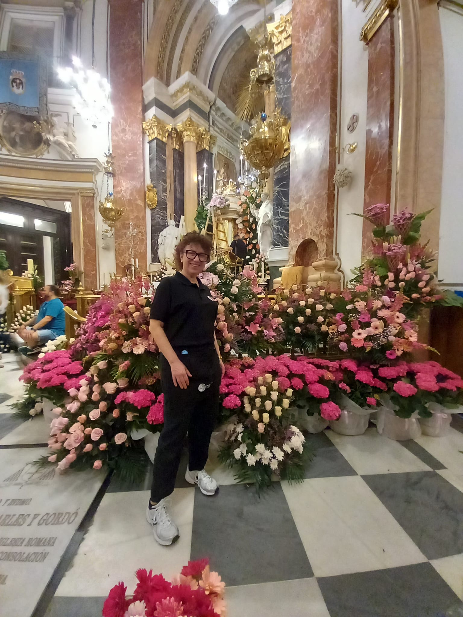 La Basílica de Valéncia se convierte en un jardín por la Fiesta del Florista 2026 6 WhatsApp Image 2026 05 14 at 10.19.042