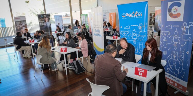 Torrent se convierte en el epicentro del empleo de l'Horta Sur con una nueva edición de "Som Talent" 1 Torrent se convierte en el epicentro del empleo de l'Horta Sur con una nueva edición de "Som Talent"