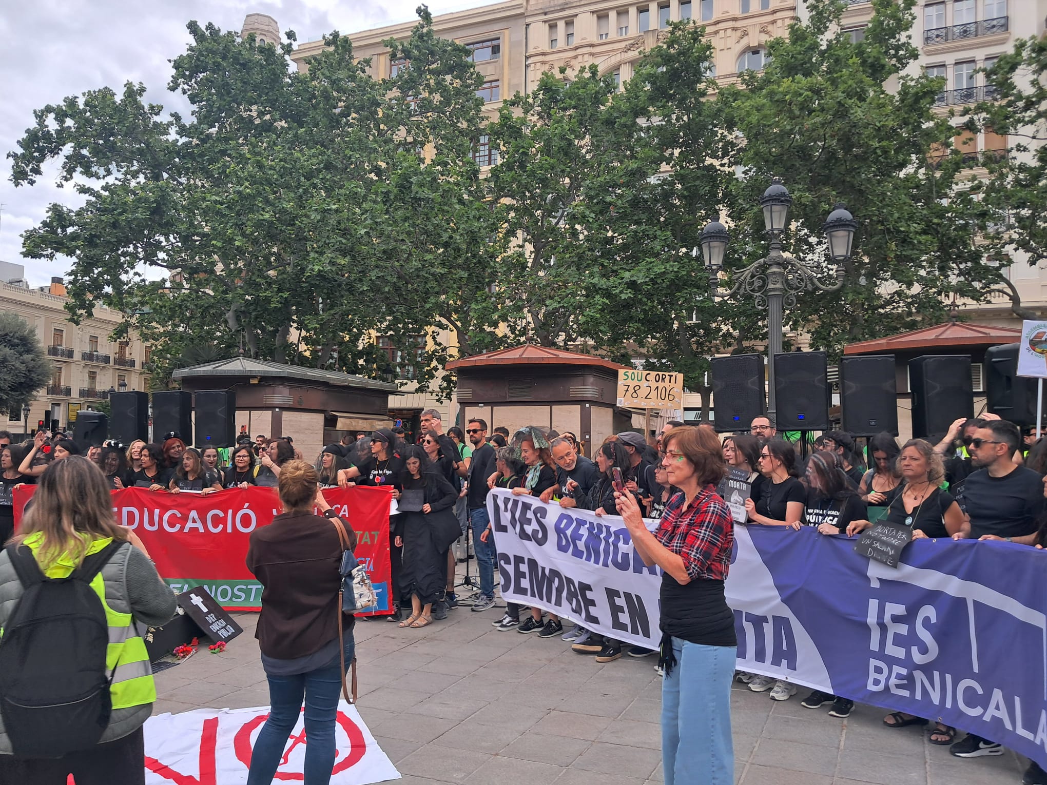Marea Humana en Valencia: La Educación Pública Desborda la Capital en una manifestación desbordada 2 WhatsApp Image 2026 05 16 at 18.19.301