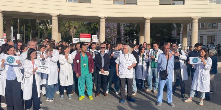 La sanidad valenciana, en jaque: los médicos vuelven a la huelga ante el "muro" ministerial y autonómico