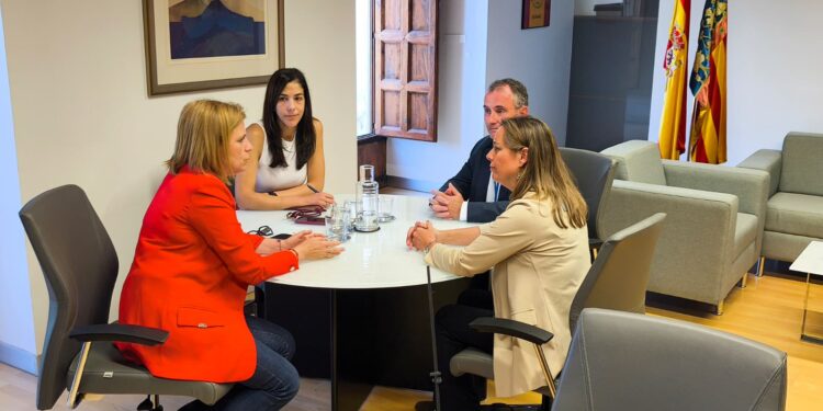 Family Up presenta un plan de choque a la Delegada del Gobierno frente a la crisis de natalidad y vivienda