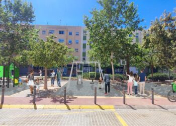 El Ayuntamiento de Valencia remodela el jardín de la Plaza Portadores de la Virgen de Pinedo y amplía su zona infantil