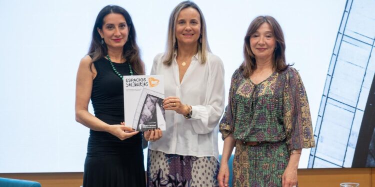 El Palau de Congressos de Valencia premia a Casa Caridad en su 120 aniversario por su labor social 1 WhatsApp Image 2026 05 27 at 12.32.18