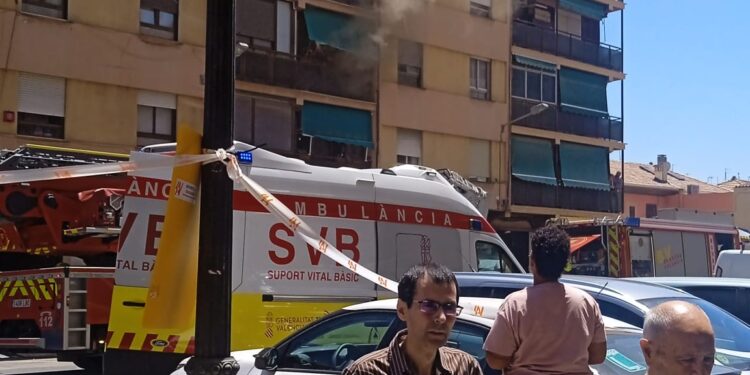 Un incendio en una vivienda de la calle Carteros de Valencia moviliza a los servicios de emergencia en el barrio de Jesús 1 Un incendio en una vivienda de la calle Carteros de Valencia moviliza a los servicios de emergencia en el barrio de Jesús