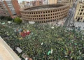 Manifestación masiva en Valencia en defensa de la educación pública durante la huelga indefinida