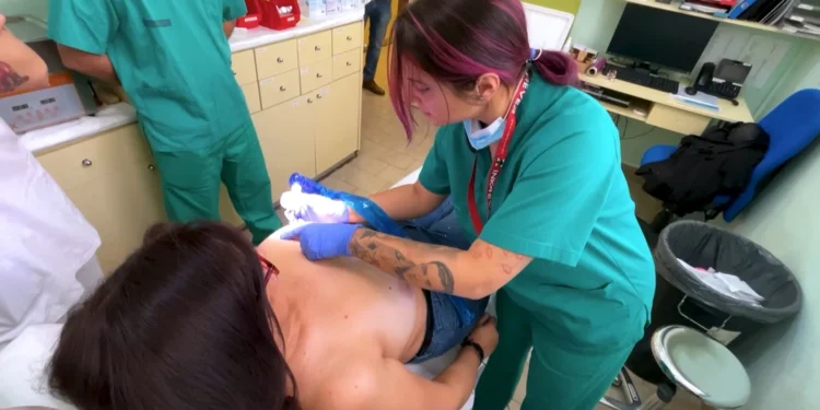 El Hospital General de Valencia refuerza la micropigmentación mamaria para pacientes con cáncer de mama