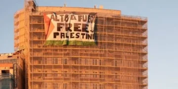 Investigan una intrusión en el edificio incendiado de Campanar tras aparecer una pancarta de apoyo a Palestina
