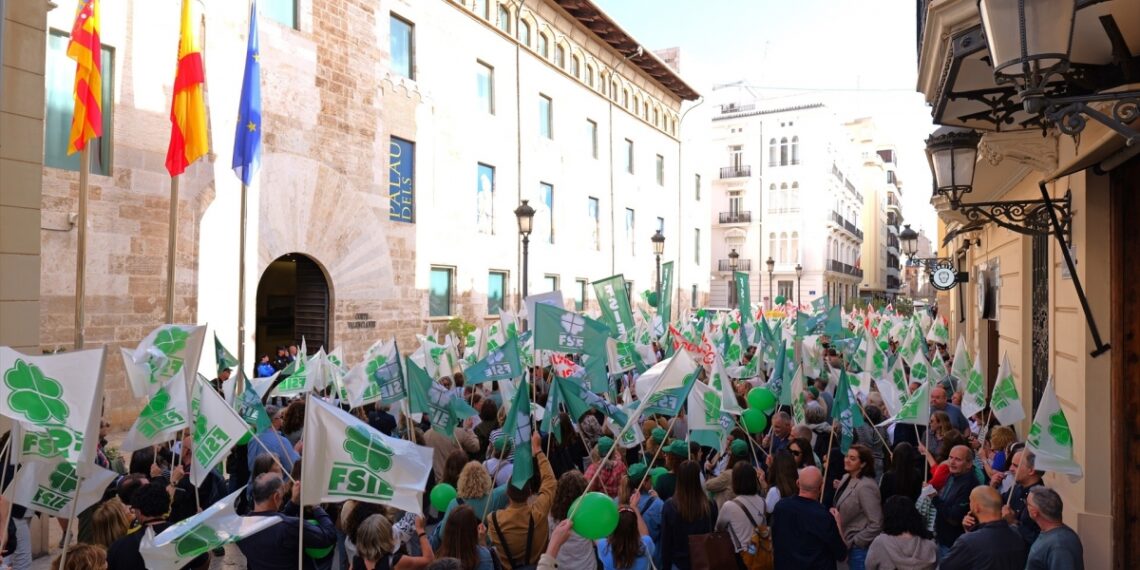 La huelga educativa en Valencia entra en una semana clave con nuevas protestas frente a Educación y Hacienda 1 La huelga educativa en Valencia entra en una semana clave con nuevas protestas frente a Educación y Hacienda