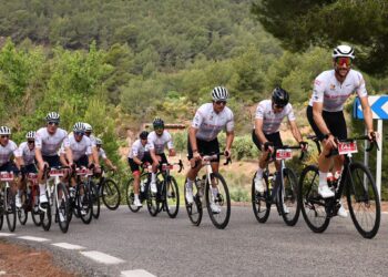 El Gran Fondo Valéncia brilla en su XXI edición con más de 2.600 ciclistas de todo el mundo
