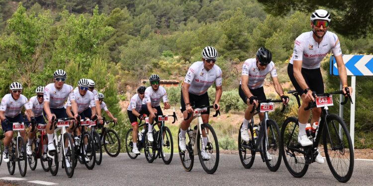 El Gran Fondo Valéncia brilla en su XXI edición con más de 2.600 ciclistas de todo el mundo