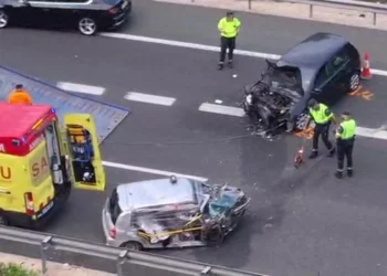 Investigan a un conductor por provocar un choque frontal en Tibi tras circular en dirección contraria