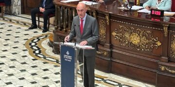 El Pleno de Valencia rechaza apoyar la regularización extraordinaria de migrantes pese al debate sobre recursos y derechos sociales