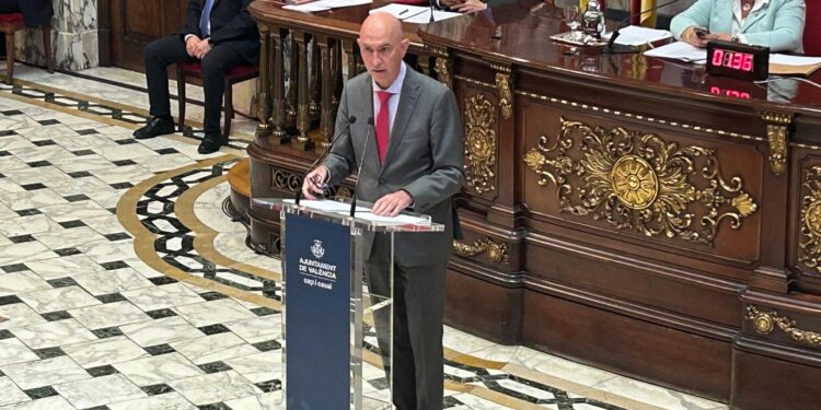 El Pleno de Valencia rechaza apoyar la regularización extraordinaria de migrantes pese al debate sobre recursos y derechos sociales