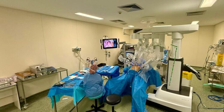 Vithas Valencia 9 de Octubre incorpora el robot Da Vinci a la unidad de cirugía bariátrica 1 Vithas Valencia 9 de Octubre incorpora el robot Da Vinci a la unidad de cirugía bariátrica
