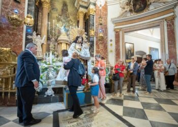 La Basílica de la Mare de Deu dels Desamparats celebra este miércoles su multitudinario Besamanos público 14 La Basílica de la Mare de Deu dels Desamparats celebra este miércoles su multitudinario Besamanos público