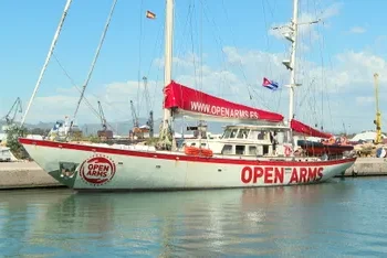 El Open Arms hace escala en Sagunto antes de partir hacia Cuba con ayuda humanitaria