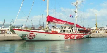 El Open Arms hace escala en Sagunto antes de partir hacia Cuba con ayuda humanitaria