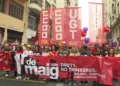 Miles de trabajadores salen a la calle en la Comunitat Valenciana por el 1 de Mayo entre reivindicaciones salariales, vivienda digna y la amenaza de huelga indefinida en Educación