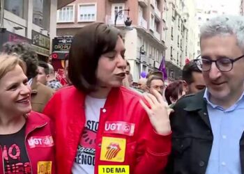Multitudinaria manifestación del Primero de Mayo en València