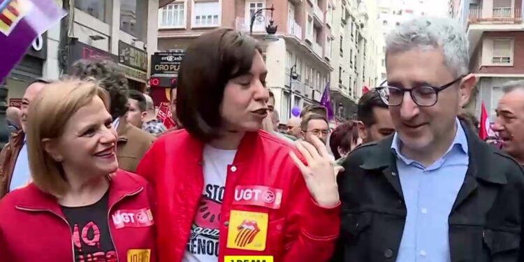 Multitudinaria manifestación del Primero de Mayo en Valéncia