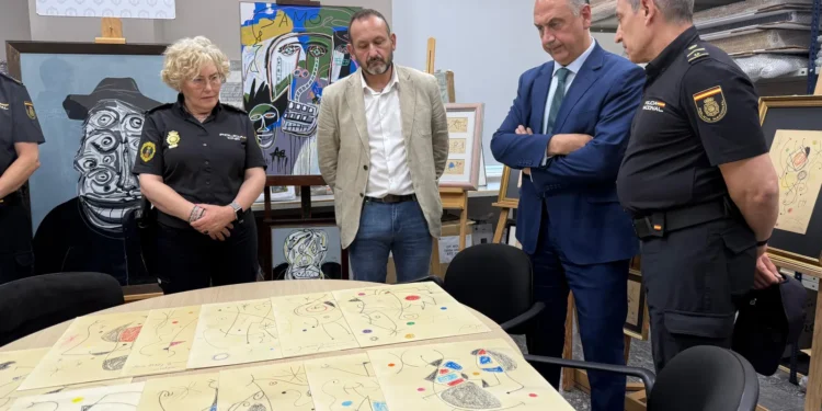 Detenido en Valencia por intentar vender 39 obras falsificadas atribuidas a Miró, Saura y Basquiat