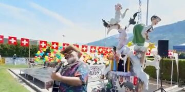 Fallas en los Alpes suizos: Ardon despide una década de tradición fallera entre cumbres nevadas