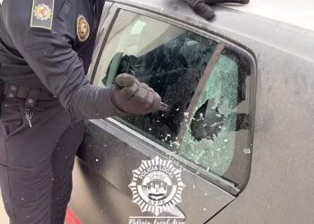 Rescatado un niño de dos años tras quedar atrapado dentro de un coche en Aspe