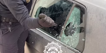 Rescatado un niño de dos años tras quedar atrapado dentro de un coche en Aspe